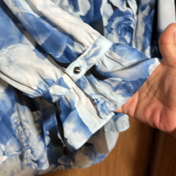 Karl Lagerfeild Floral Blue and White Women's Top Size Large - Picture 5 of 8